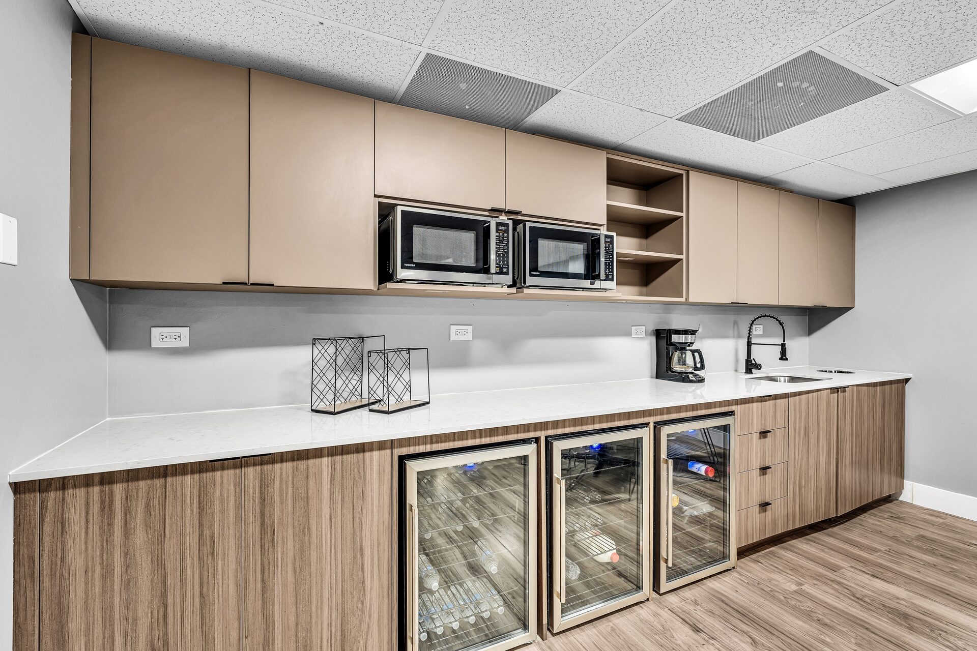 Shared kitchen and pantry for office members