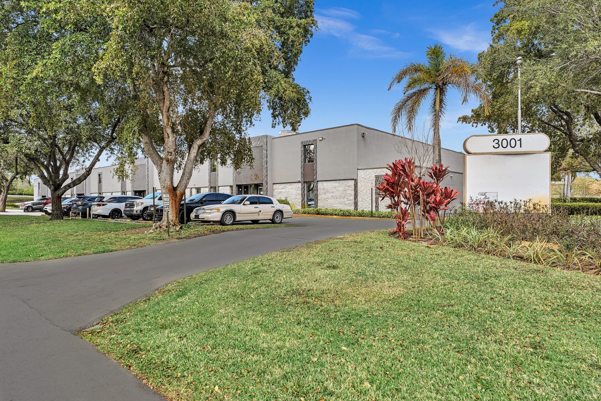 Pompano Executive Rentals building entrance and landscaped grounds at 3001 SW 10th St