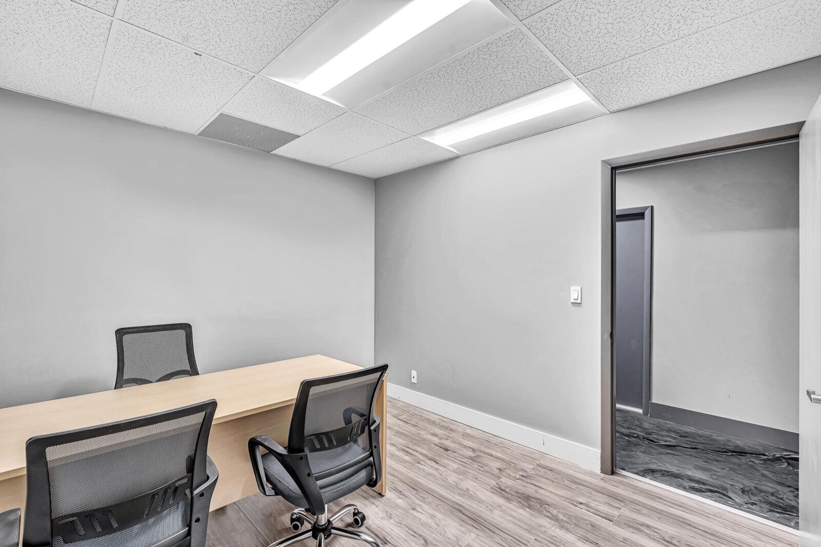 Office suite with adjoining room for teams of 2 to 3